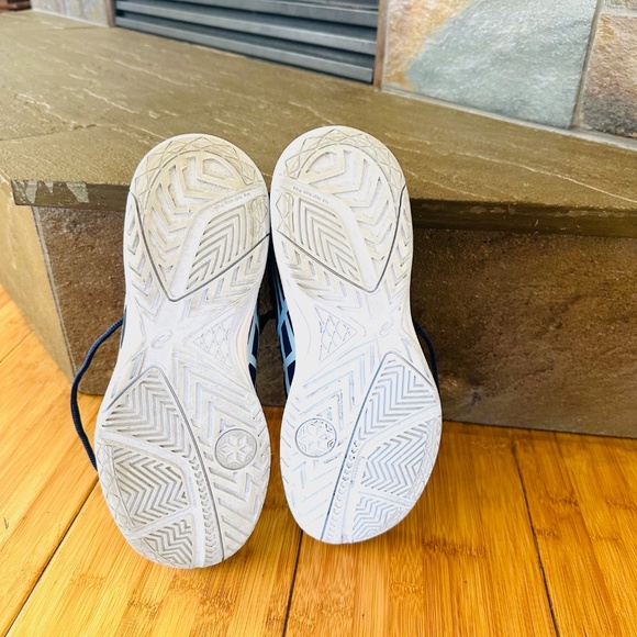 ASICS Women's Upcourt 5 Volleyball Shoes - Picture 10 of 10